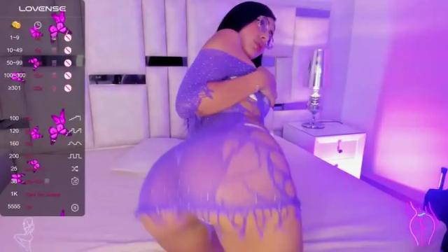 Image 4 of sara_cardona18 Stream on Chaturbate on 19 months ago