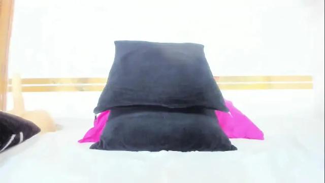 Image 3 of sara_collinnss Stream on Chaturbate on 1 month ago