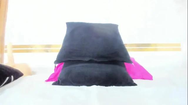 Image 4 of sara_collinnss Stream on Chaturbate on 1 month ago