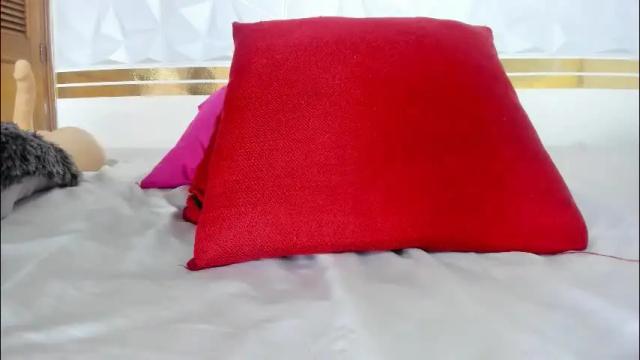 Image 2 of sara_collinnss Stream on Chaturbate on 1 month ago