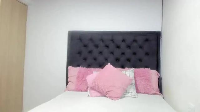Image 2 of sara_evans01 Stream on Chaturbate on 13 months ago