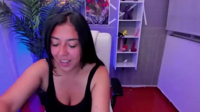 Image 2 of sara_garcia18 Stream on Chaturbate on 19 months ago