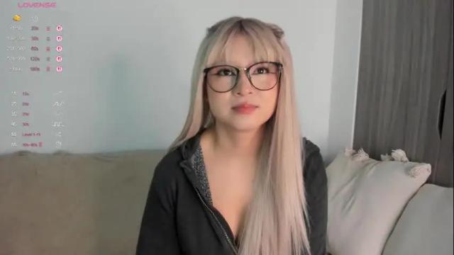 Image 3 of sara_kim_ Stream on Chaturbate on 1 month ago