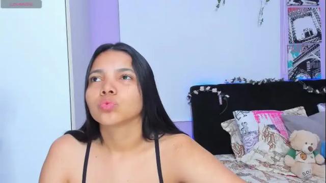 Image 4 of sara_mendez2_ Stream on Chaturbate on 28 days ago
