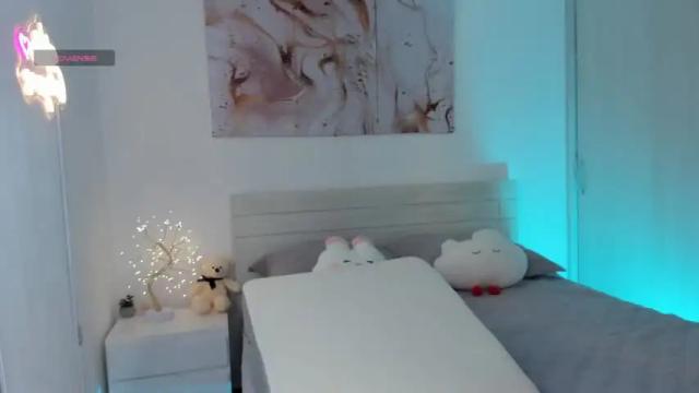 Image 10 of sara_oxford Stream on Chaturbate on 16 months ago