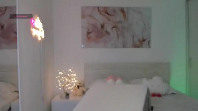 Image 11 of sara_oxford Stream on Chaturbate on 14 months ago