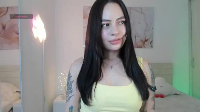 Image 8 of sara_oxford Stream on Chaturbate on 14 months ago
