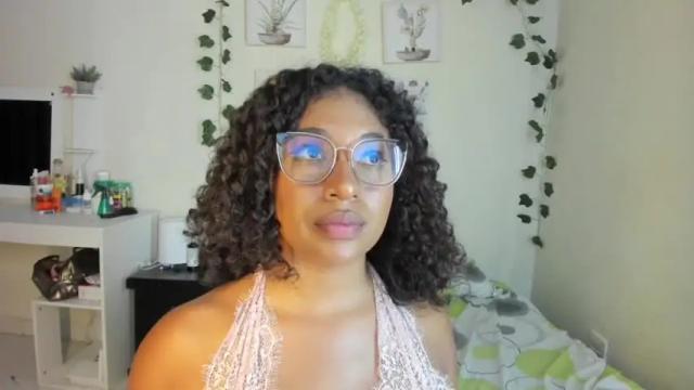 Image 11 of sara_sophiee Stream on Chaturbate on 16 months ago