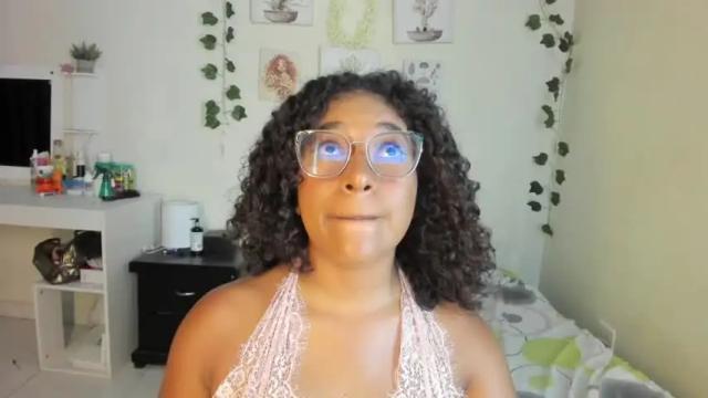 Image 12 of sara_sophiee Stream on Chaturbate on 16 months ago