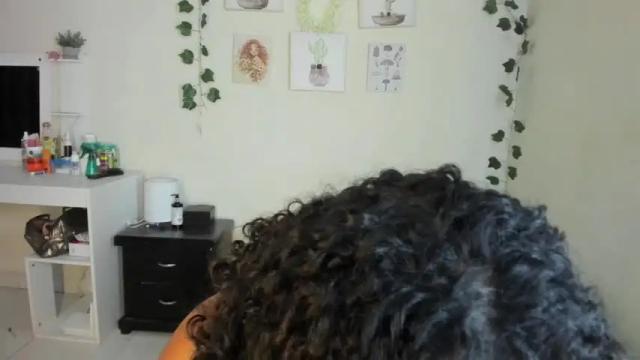 Image 2 of sara_sophiee Stream on Chaturbate on 16 months ago