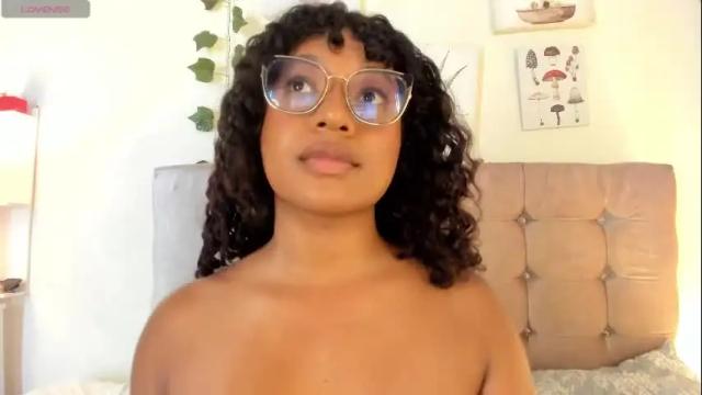 Image 12 of sara_sophiee Stream on Chaturbate on 3 months ago