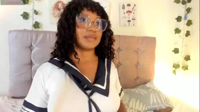Image 3 of sara_sophiee Stream on Chaturbate on 3 months ago
