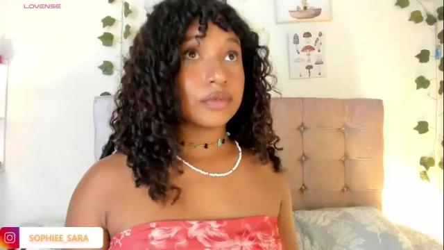 Image 4 of sara_sophiee Stream on Chaturbate on 3 months ago