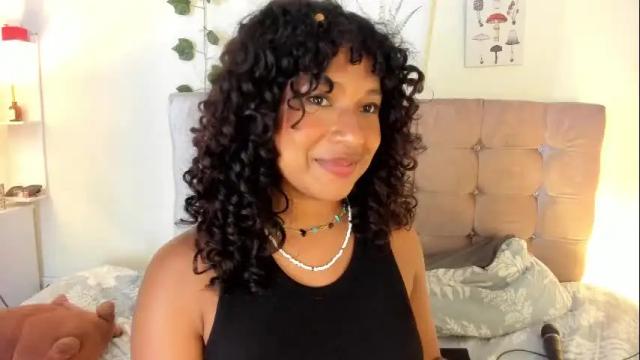 Image 3 of sara_sophiee Stream on Chaturbate on 2 months ago