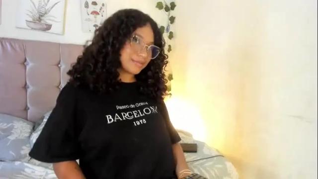 Image 4 of sara_sophiee Stream on Chaturbate on 2 months ago