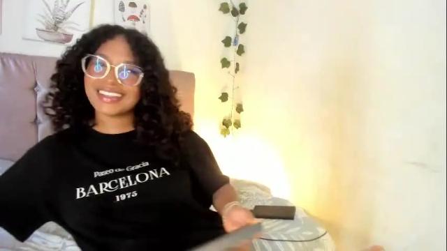 Image 6 of sara_sophiee Stream on Chaturbate on 2 months ago