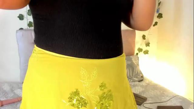 Image 3 of sara_sophiee Stream on Chaturbate on 2 months ago
