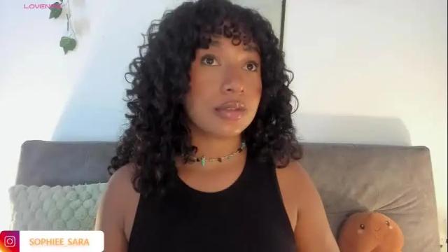 Image 2 of sara_sophiee Stream on Chaturbate on 1 month ago