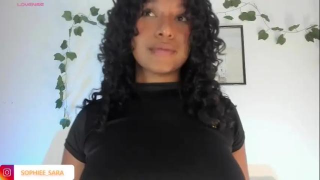 Image 12 of sara_sophiee Stream on Chaturbate on 1 month ago