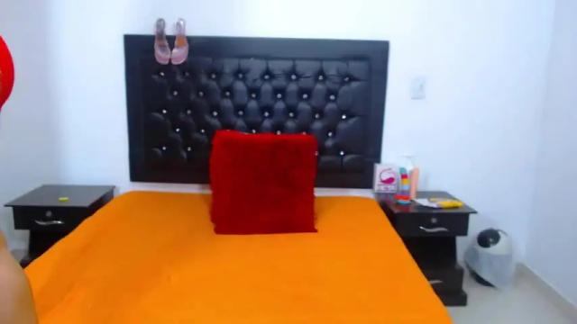 Image 4 of sara_tommy Stream on Chaturbate on 25 months ago