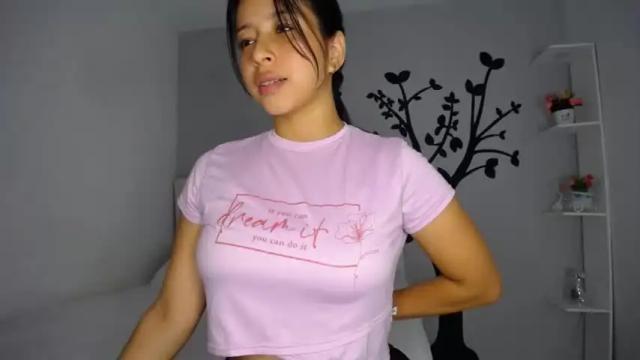 Image 8 of sara_tris Stream on Chaturbate on 15 months ago