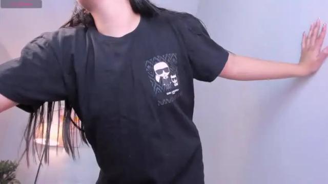 Image 2 of saraa01_ Stream on Chaturbate on 16 months ago