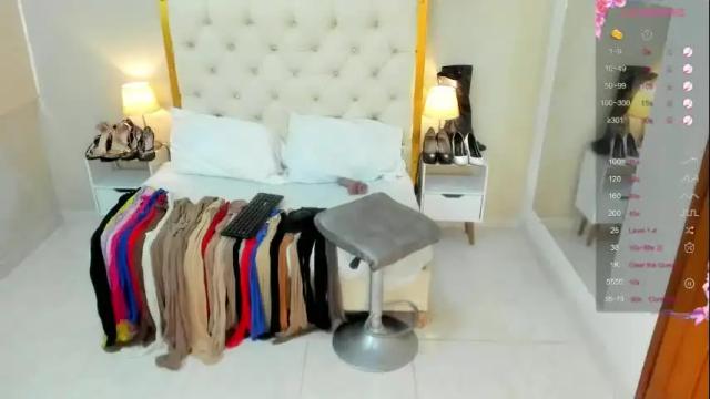 Image 4 of saraa_cute1 Stream on Chaturbate on 23 days ago