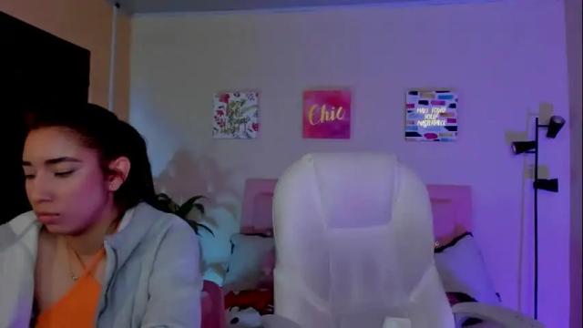 Image 6 of saraa_ramirez Stream on Chaturbate on 1 month ago