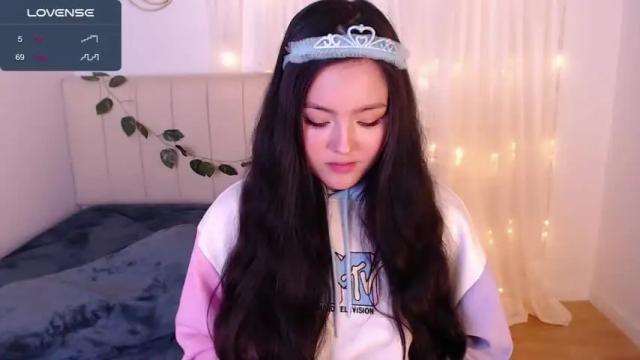 Image 10 of saraa_swett Stream on Chaturbate on 15 months ago
