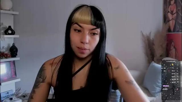 Image 2 of saraadesire Stream on Chaturbate on 3 months ago