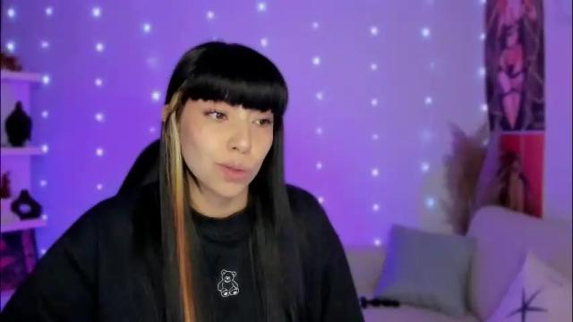 Image 4 of saraadesire Stream on Chaturbate on 3 days ago