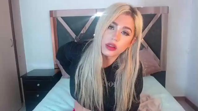 Image 3 of saraah_queen Stream on Chaturbate on 14 months ago
