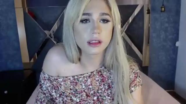 Image 2 of saraah_queen Stream on Chaturbate on 14 months ago