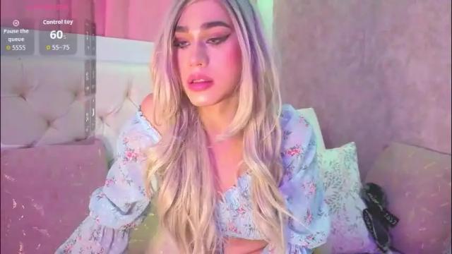 Image 2 of saraah_queen Stream on Chaturbate on 4 days ago