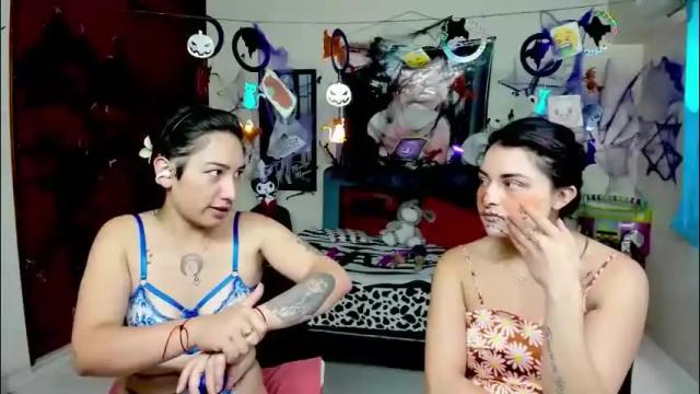 Image 11 of saraandmarilyn Stream on Chaturbate on 2 months ago