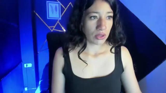 Image 3 of saraandsofi02 Stream on Chaturbate on 21 months ago