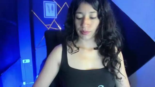 Image 4 of saraandsofi02 Stream on Chaturbate on 21 months ago
