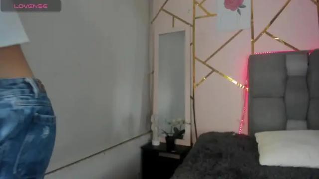 Image 2 of saraandsofi02 Stream on Chaturbate on 20 months ago