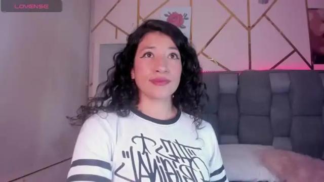 Image 6 of saraandsofi02 Stream on Chaturbate on 20 months ago