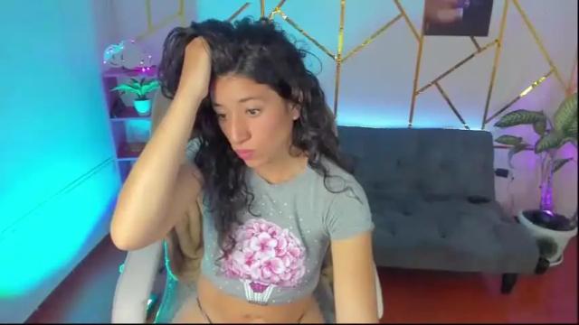 Image 12 of saraandsofi02 Stream on Chaturbate on 19 months ago