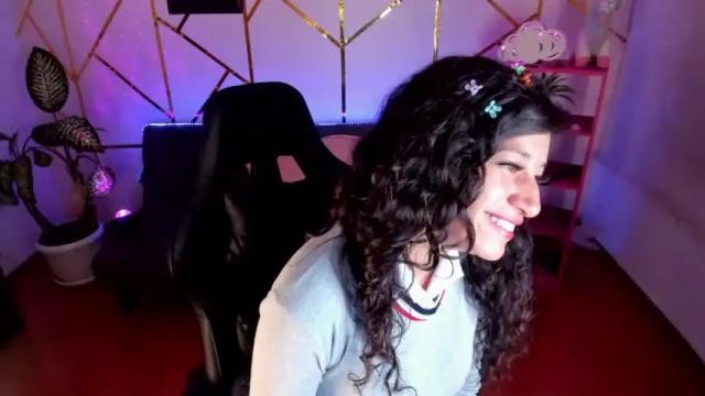 Image 4 of saraandsofi02 Stream on Chaturbate on 19 months ago