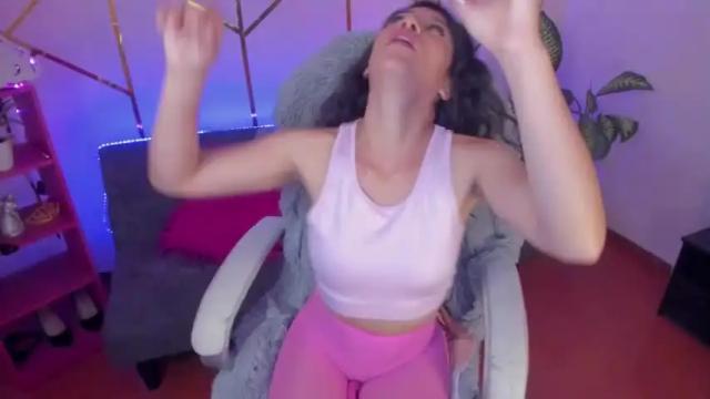 Image 8 of saraandsofi02 Stream on Chaturbate on 19 months ago