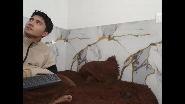 Image 10 of saraandthomas Stream on Chaturbate on 2 months ago