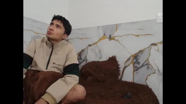 Image 11 of saraandthomas Stream on Chaturbate on 2 months ago