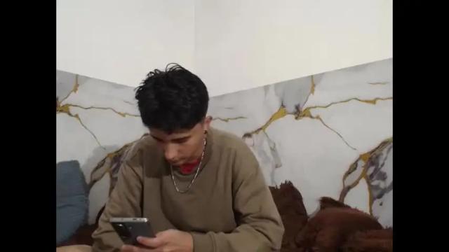 Image 3 of saraandthomas Stream on Chaturbate on 1 month ago