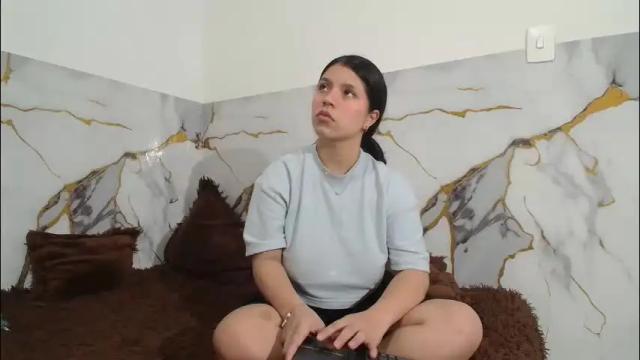 Image 4 of saraandthomas Stream on Chaturbate on 1 month ago