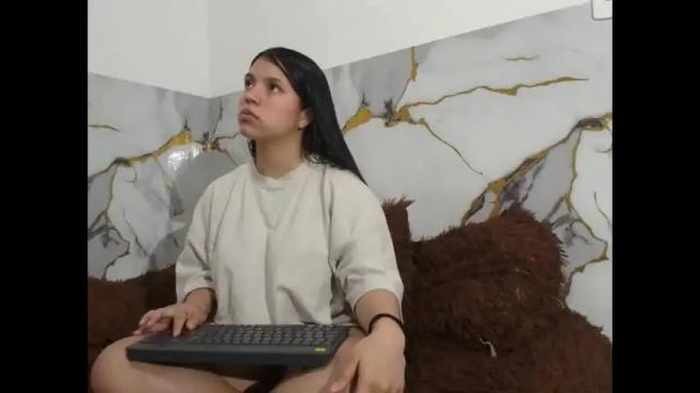 Image 4 of saraandthomas Stream on Chaturbate on 17 days ago