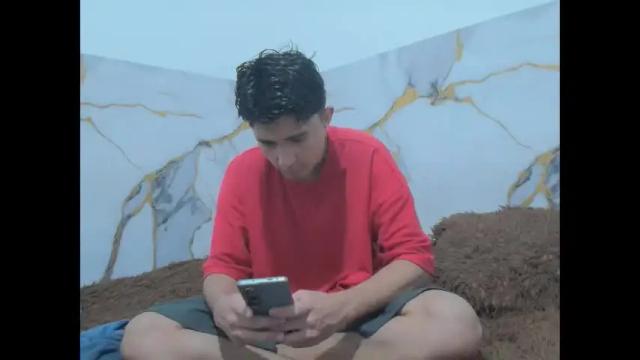 Image 4 of saraandthomas Stream on Chaturbate on 15 days ago