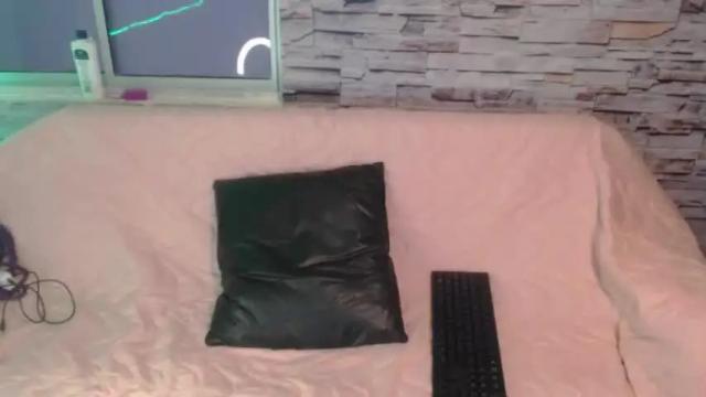 Image 2 of saraapril_1 Stream on Chaturbate on 13 months ago