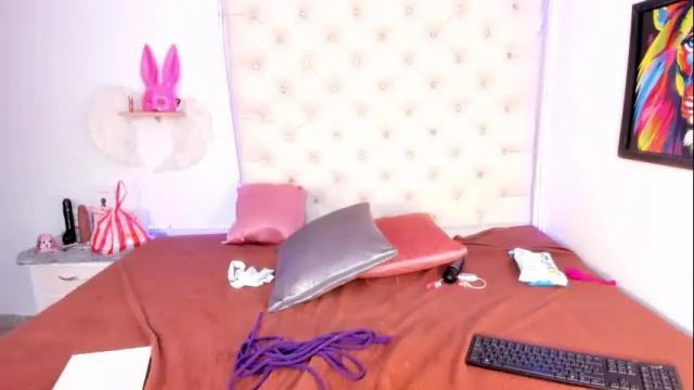 Image 3 of saraapril_1 Stream on Chaturbate on 1 month ago